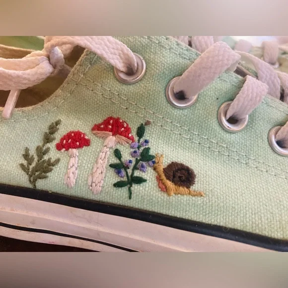 Upcycled OOAK Mushroom Nature Embroidered Converse Chuck Taylor All Star Size 8 - Picture 2 of 6